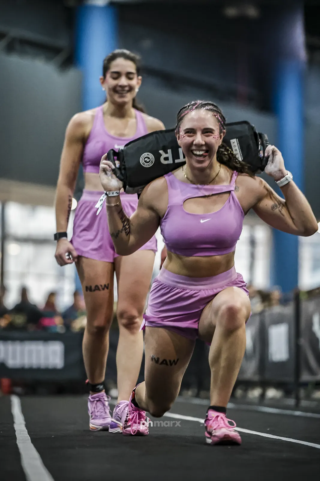 Atletas em prova de fitness racing